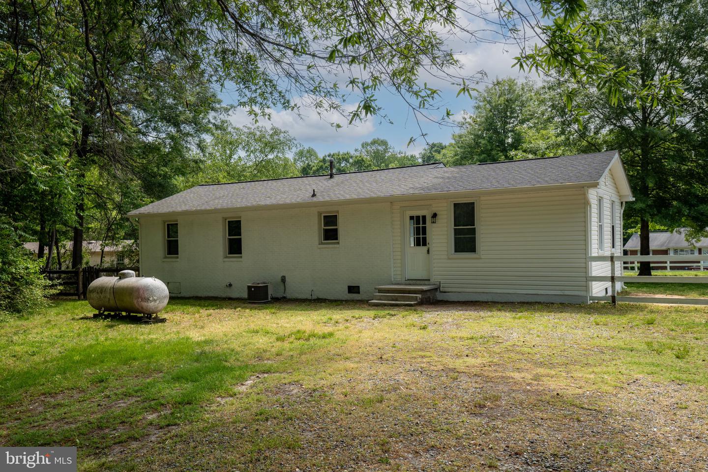 13405 DAHLGREN RD, KING GEORGE, Virginia 22485, 3 Bedrooms Bedrooms, ,2 BathroomsBathrooms,Residential,For sale,13405 DAHLGREN RD,VAKG2006356 MLS # VAKG2006356