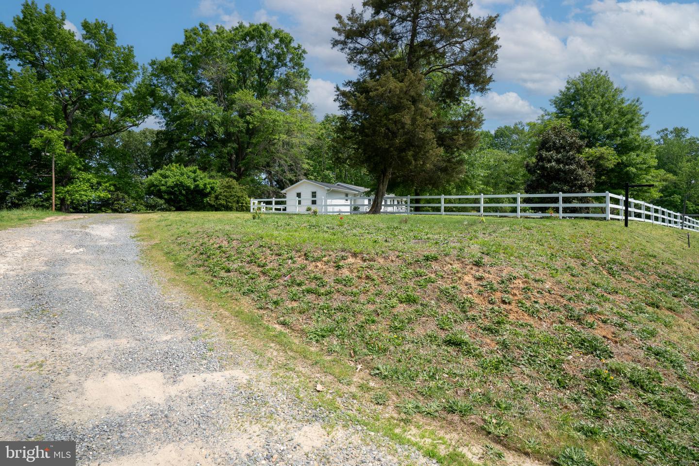 13405 DAHLGREN RD, KING GEORGE, Virginia 22485, 3 Bedrooms Bedrooms, ,2 BathroomsBathrooms,Residential,For sale,13405 DAHLGREN RD,VAKG2006356 MLS # VAKG2006356