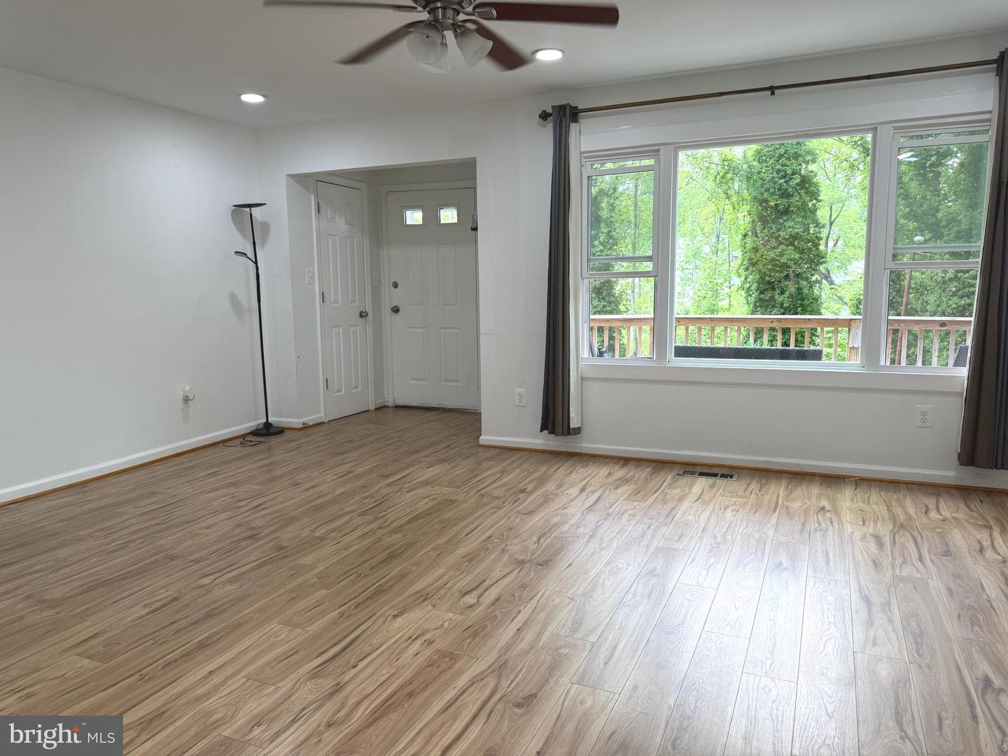 19127 WINDSOR RD, TRIANGLE, Virginia 22172, 4 Bedrooms Bedrooms, ,2 BathroomsBathrooms,Residential,For sale,19127 WINDSOR RD,VAPW2093656 MLS # VAPW2093656