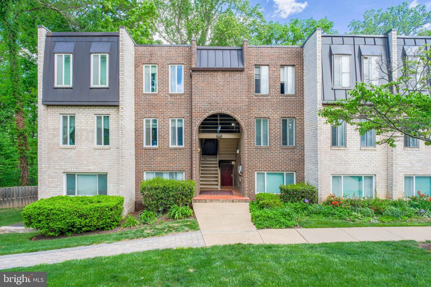 5065 7TH RD S #202, ARLINGTON, Virginia 22204, 3 Bedrooms Bedrooms, ,2 BathroomsBathrooms,Residential,For sale,5065 7TH RD S #202,VAAR2056884 MLS # VAAR2056884