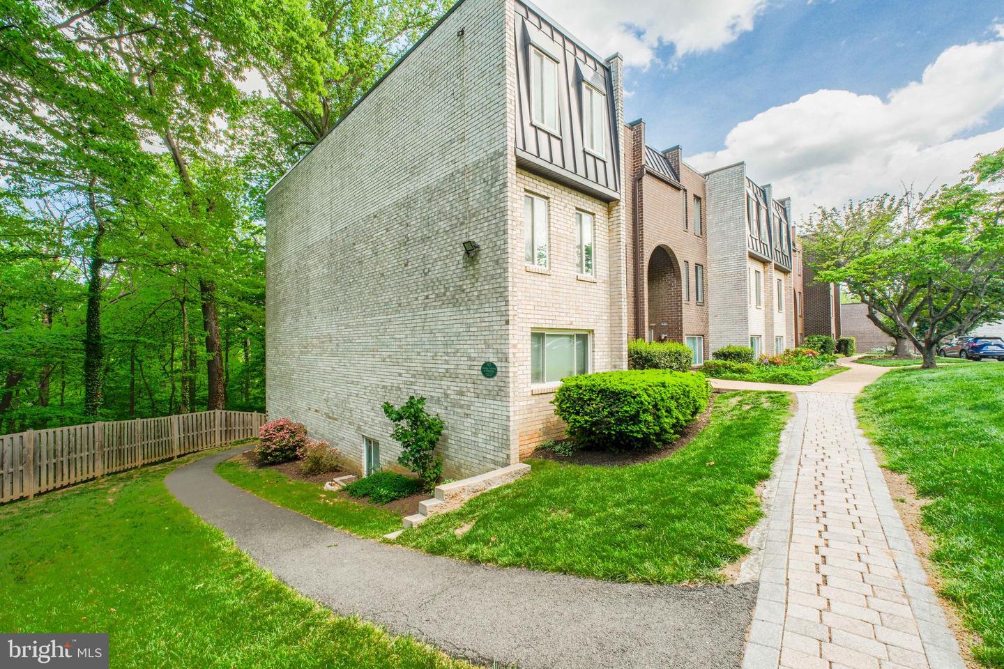 5065 7TH RD S #202, ARLINGTON, Virginia 22204, 3 Bedrooms Bedrooms, ,2 BathroomsBathrooms,Residential,For sale,5065 7TH RD S #202,VAAR2056884 MLS # VAAR2056884