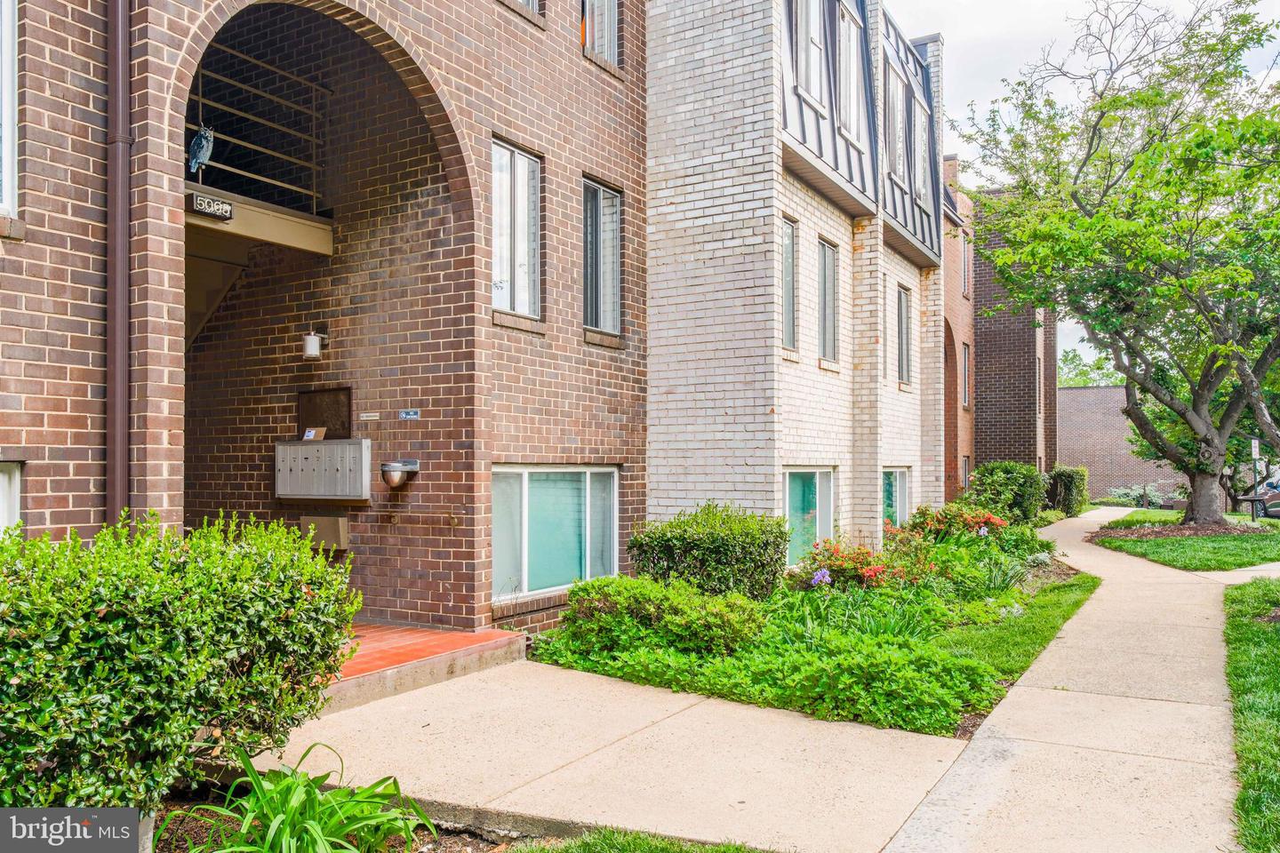 5065 7TH RD S #202, ARLINGTON, Virginia 22204, 3 Bedrooms Bedrooms, ,2 BathroomsBathrooms,Residential,For sale,5065 7TH RD S #202,VAAR2056884 MLS # VAAR2056884
