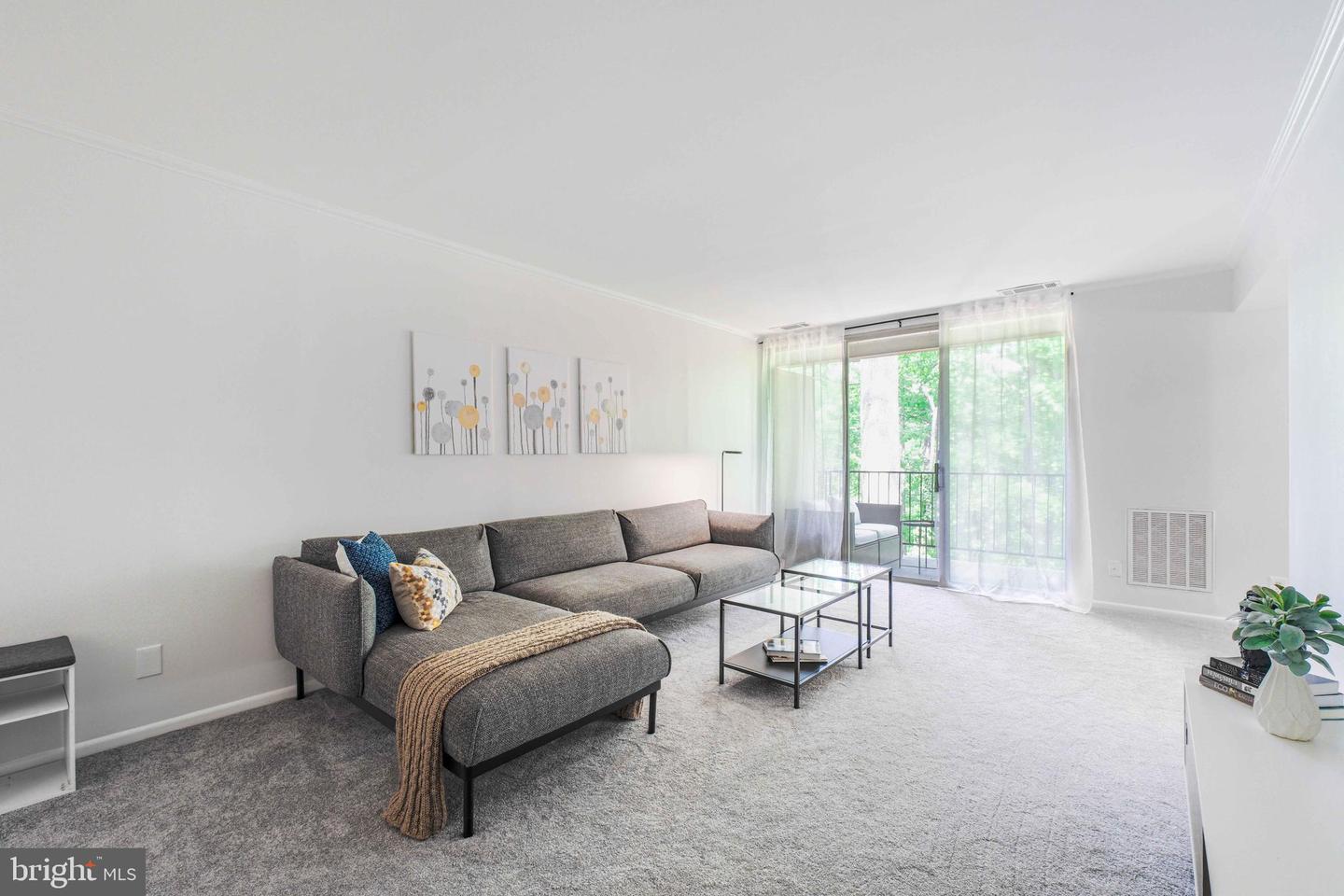 5065 7TH RD S #202, ARLINGTON, Virginia 22204, 3 Bedrooms Bedrooms, ,2 BathroomsBathrooms,Residential,For sale,5065 7TH RD S #202,VAAR2056884 MLS # VAAR2056884