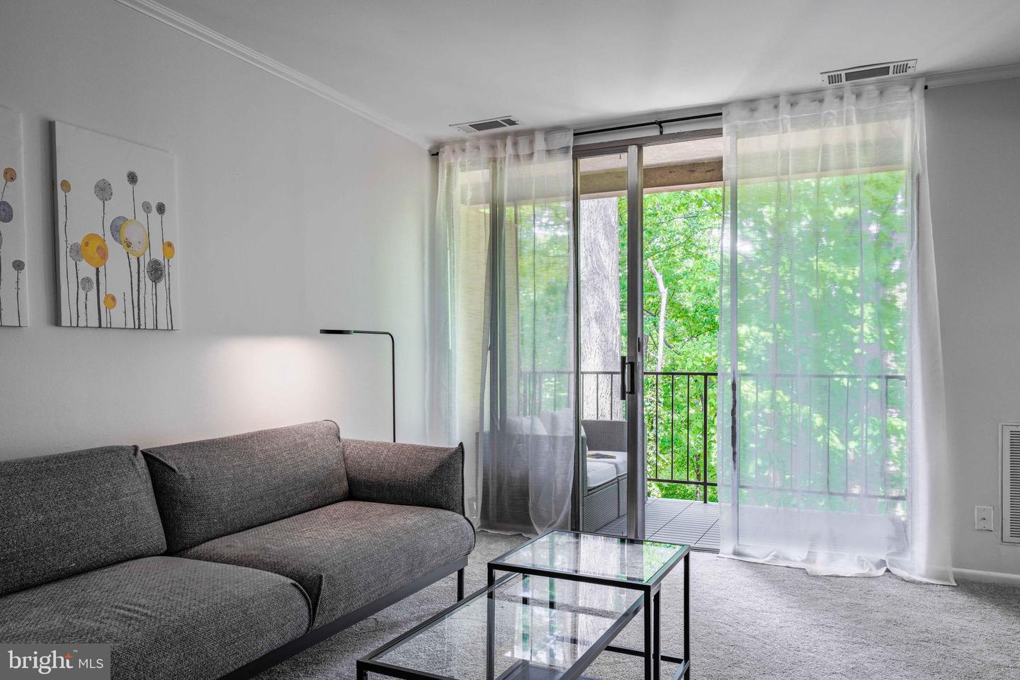5065 7TH RD S #202, ARLINGTON, Virginia 22204, 3 Bedrooms Bedrooms, ,2 BathroomsBathrooms,Residential,For sale,5065 7TH RD S #202,VAAR2056884 MLS # VAAR2056884