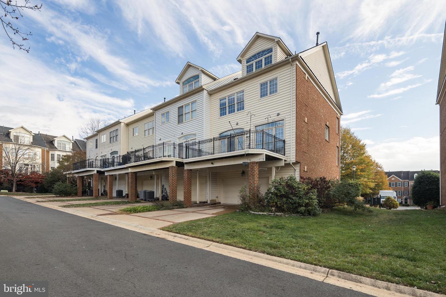 43800 BALLYBUNION TER, LEESBURG, Virginia 20176, 3 Bedrooms Bedrooms, ,3 BathroomsBathrooms,Residential,For sale,43800 BALLYBUNION TER,VALO2095356 MLS # VALO2095356