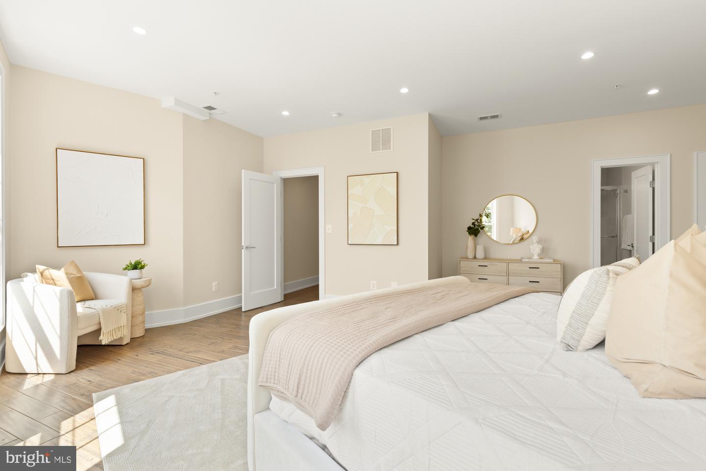 16 GRANT CIR NW #2, WASHINGTON, District Of Columbia 20011, 3 Bedrooms Bedrooms, ,2 BathroomsBathrooms,Residential,For sale,16 GRANT CIR NW #2,DCDC2198690 MLS # DCDC2198690