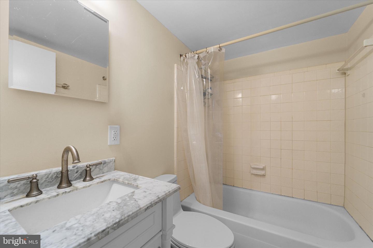 125-K CLUBHOUSE DR SW #11, LEESBURG, Virginia 20175, 1 Bedroom Bedrooms, ,1 BathroomBathrooms,Residential,For sale,125-K CLUBHOUSE DR SW #11,VALO2095408 MLS # VALO2095408