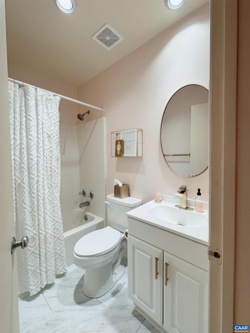 1305 WERTLAND ST #B-8, CHARLOTTESVILLE, Virginia 22903, 2 Bedrooms Bedrooms, ,2 BathroomsBathrooms,Residential,For sale,1305 WERTLAND ST #B-8,663995 MLS # 663995