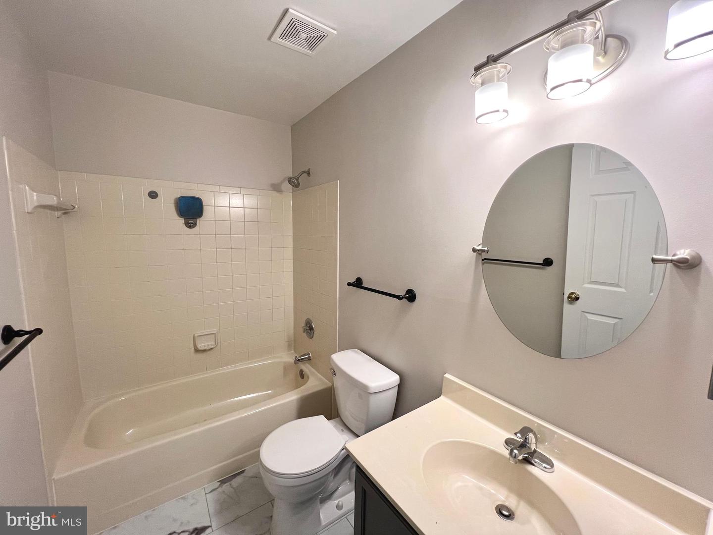 6062 CLAY SPUR CT, CENTREVILLE, Virginia 20121, 3 Bedrooms Bedrooms, ,3 BathroomsBathrooms,Residential,For sale,6062 CLAY SPUR CT,VAFX2238214 MLS # VAFX2238214
