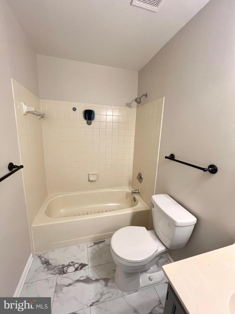 6062 CLAY SPUR CT, CENTREVILLE, Virginia 20121, 3 Bedrooms Bedrooms, ,3 BathroomsBathrooms,Residential,For sale,6062 CLAY SPUR CT,VAFX2238214 MLS # VAFX2238214