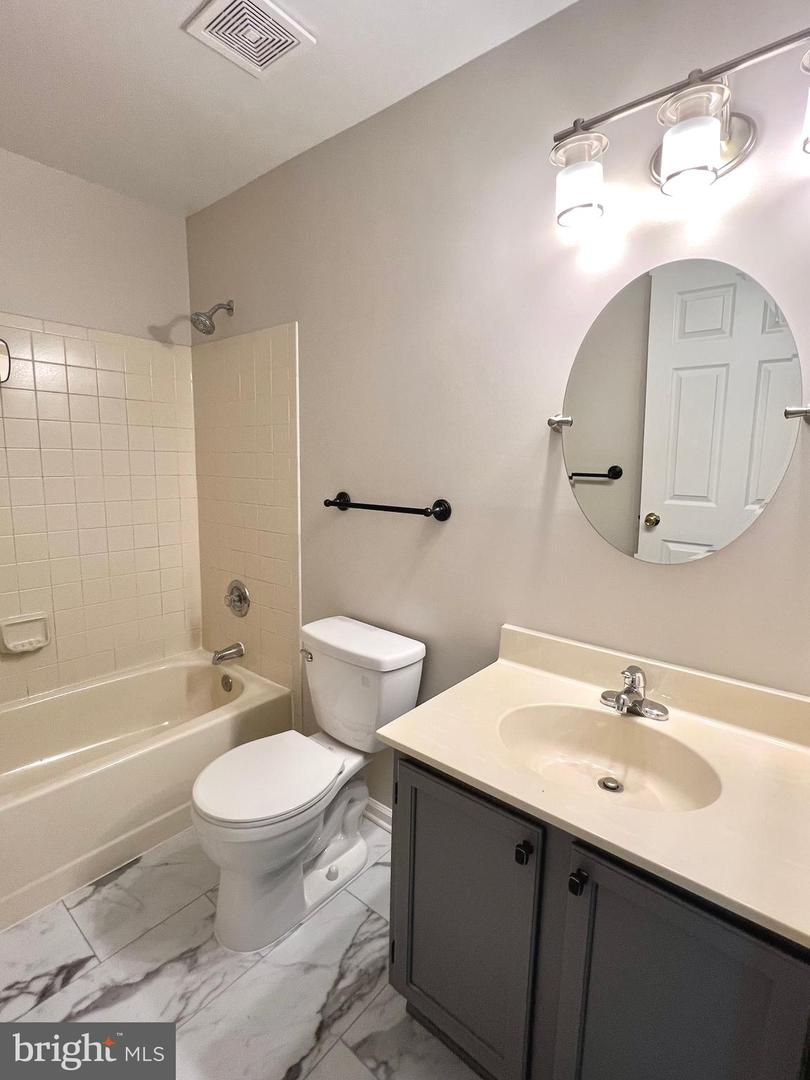 6062 CLAY SPUR CT, CENTREVILLE, Virginia 20121, 3 Bedrooms Bedrooms, ,3 BathroomsBathrooms,Residential,For sale,6062 CLAY SPUR CT,VAFX2238214 MLS # VAFX2238214