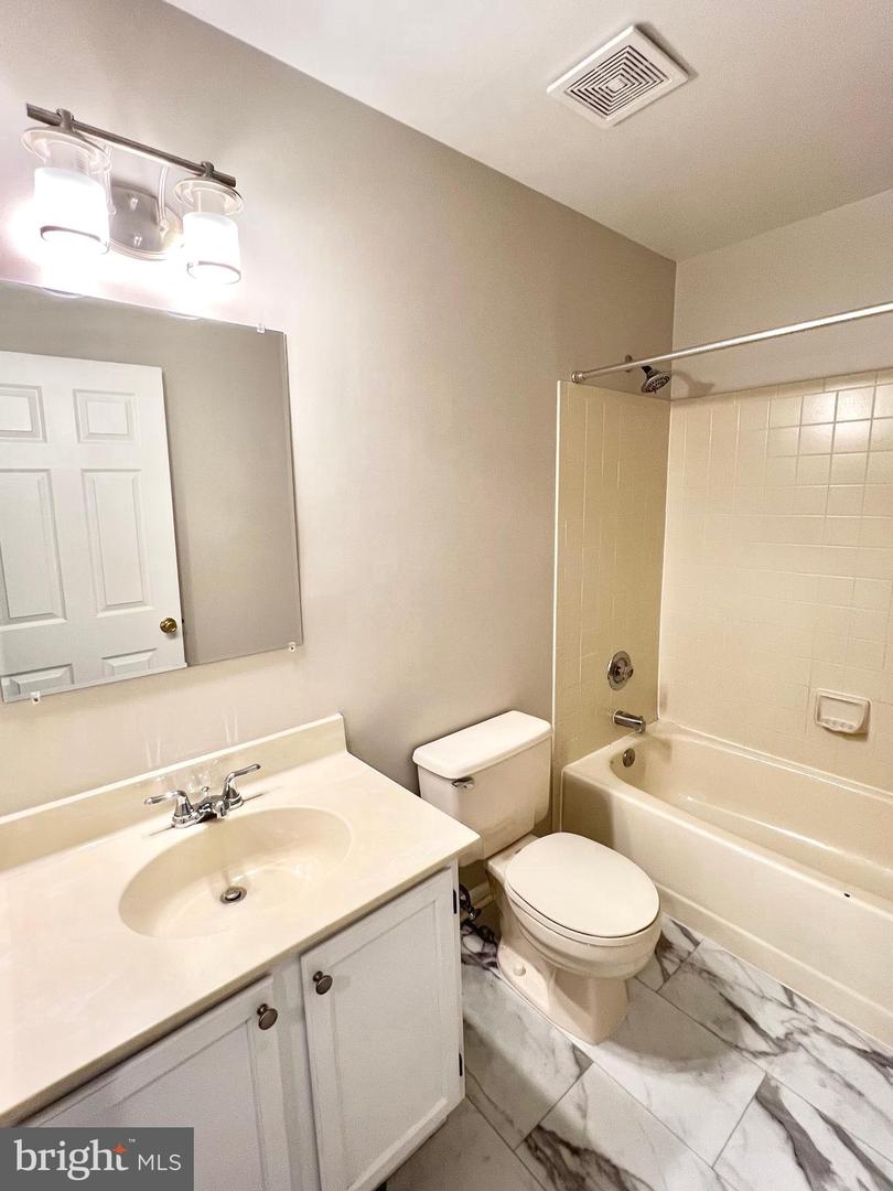 6062 CLAY SPUR CT, CENTREVILLE, Virginia 20121, 3 Bedrooms Bedrooms, ,3 BathroomsBathrooms,Residential,For sale,6062 CLAY SPUR CT,VAFX2238214 MLS # VAFX2238214