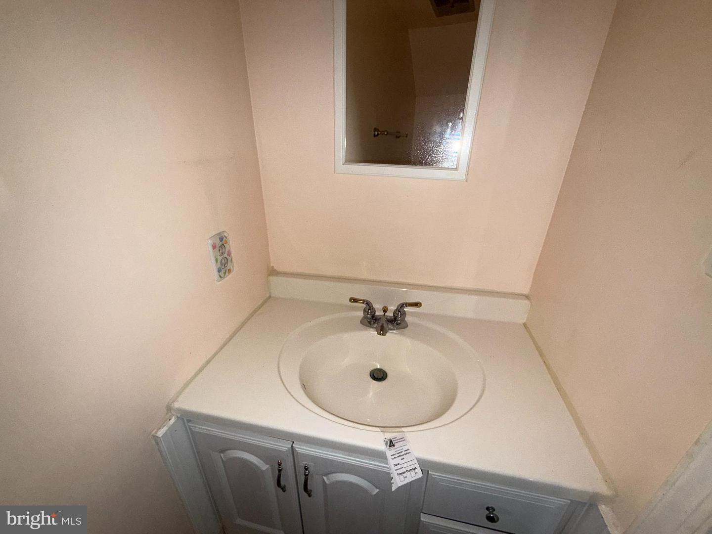 1050-C RAMSGATE CT, STERLING, Virginia 20164, 3 Bedrooms Bedrooms, ,1 BathroomBathrooms,Residential,For sale,1050-C RAMSGATE CT,VALO2095414 MLS # VALO2095414