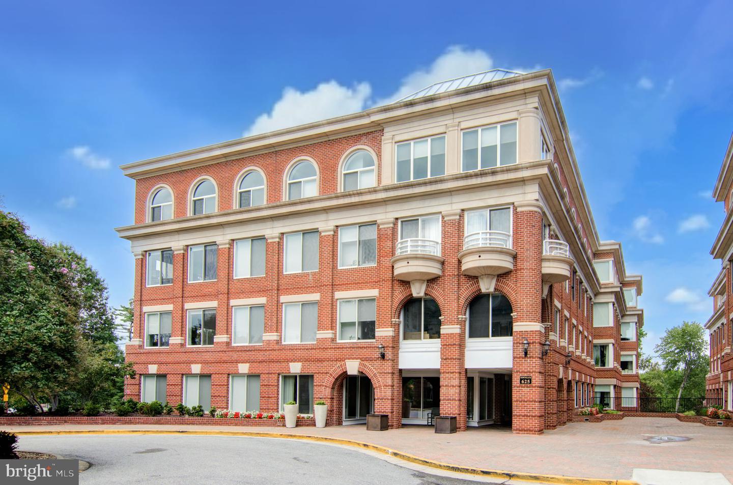 625 SLATERS LN #204, ALEXANDRIA, Virginia 22314, 3 Bedrooms Bedrooms, ,2 BathroomsBathrooms,Residential,For sale,625 SLATERS LN #204,VAAX2044854 MLS # VAAX2044854