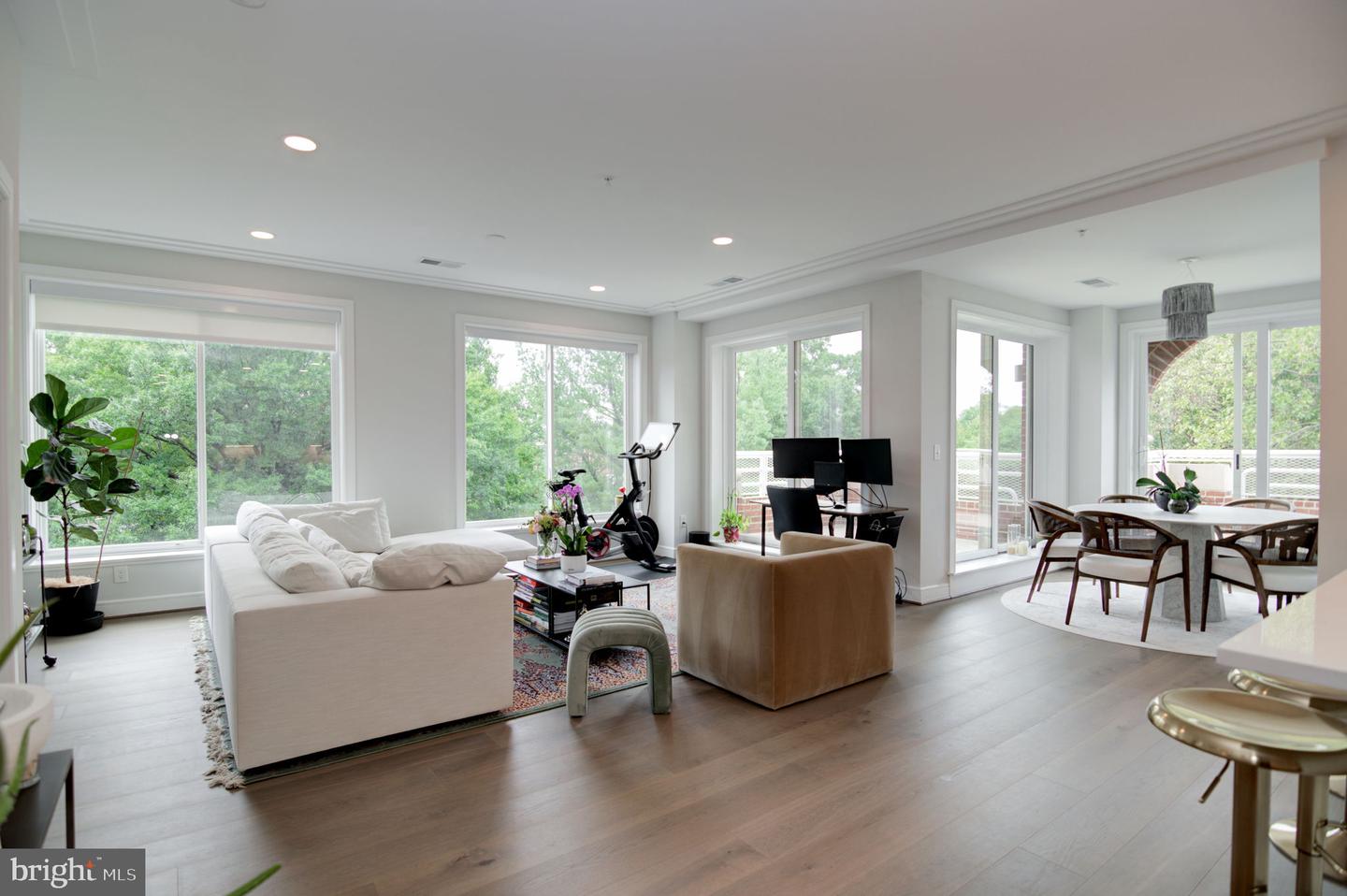 625 SLATERS LN #204, ALEXANDRIA, Virginia 22314, 3 Bedrooms Bedrooms, ,2 BathroomsBathrooms,Residential,For sale,625 SLATERS LN #204,VAAX2044854 MLS # VAAX2044854