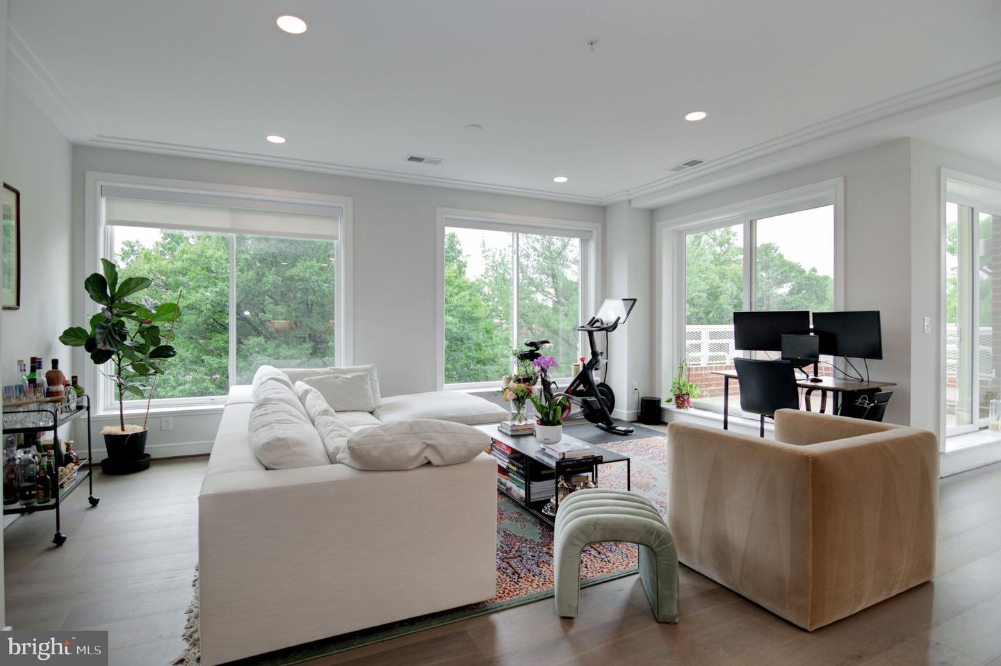 625 SLATERS LN #204, ALEXANDRIA, Virginia 22314, 3 Bedrooms Bedrooms, ,2 BathroomsBathrooms,Residential,For sale,625 SLATERS LN #204,VAAX2044854 MLS # VAAX2044854