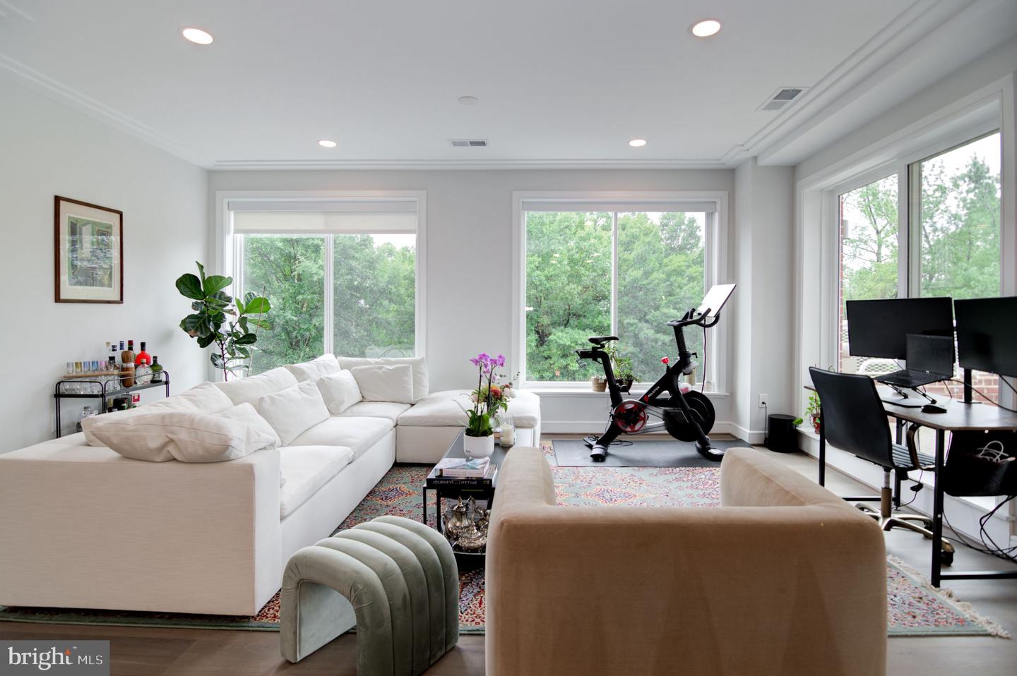 625 SLATERS LN #204, ALEXANDRIA, Virginia 22314, 3 Bedrooms Bedrooms, ,2 BathroomsBathrooms,Residential,For sale,625 SLATERS LN #204,VAAX2044854 MLS # VAAX2044854