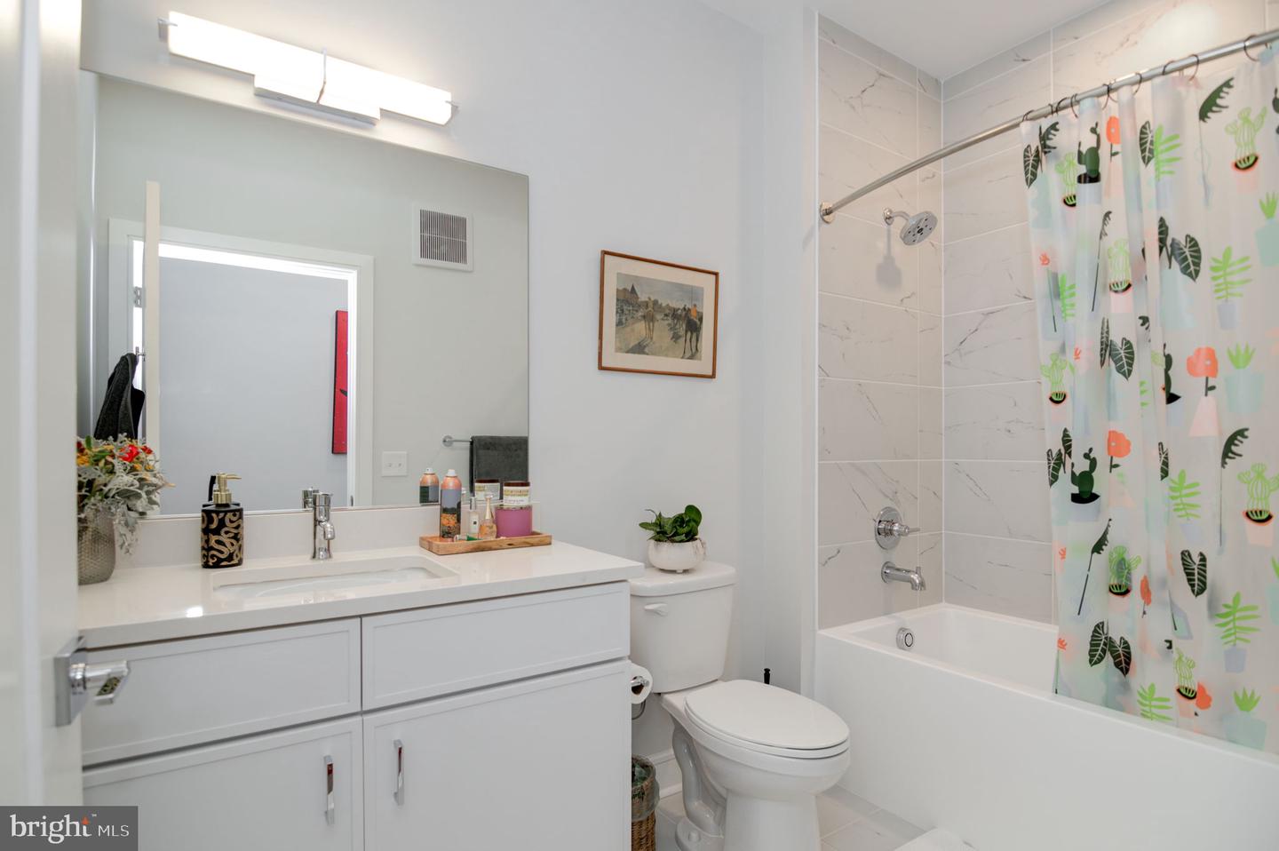 625 SLATERS LN #204, ALEXANDRIA, Virginia 22314, 3 Bedrooms Bedrooms, ,2 BathroomsBathrooms,Residential,For sale,625 SLATERS LN #204,VAAX2044854 MLS # VAAX2044854