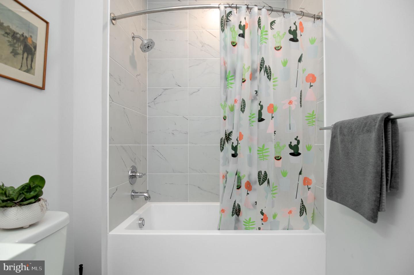625 SLATERS LN #204, ALEXANDRIA, Virginia 22314, 3 Bedrooms Bedrooms, ,2 BathroomsBathrooms,Residential,For sale,625 SLATERS LN #204,VAAX2044854 MLS # VAAX2044854