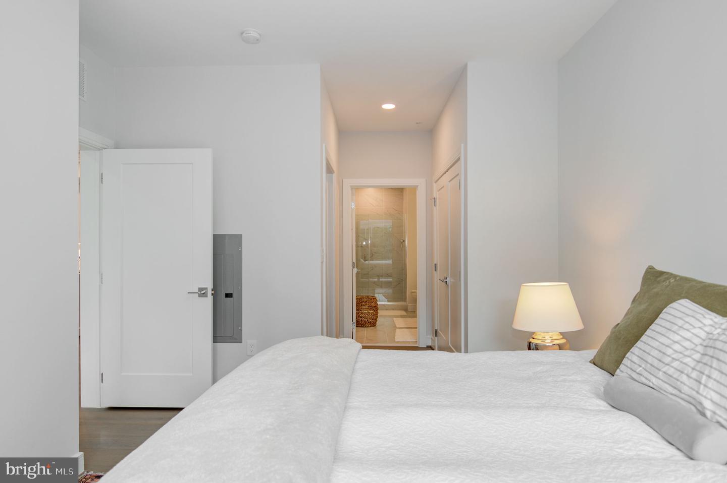 625 SLATERS LN #204, ALEXANDRIA, Virginia 22314, 3 Bedrooms Bedrooms, ,2 BathroomsBathrooms,Residential,For sale,625 SLATERS LN #204,VAAX2044854 MLS # VAAX2044854