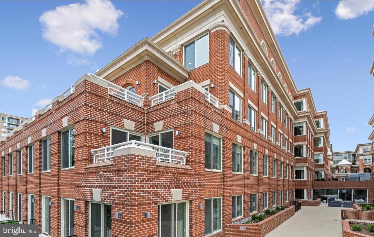 625 SLATERS LN #204, ALEXANDRIA, Virginia 22314, 3 Bedrooms Bedrooms, ,2 BathroomsBathrooms,Residential,For sale,625 SLATERS LN #204,VAAX2044854 MLS # VAAX2044854