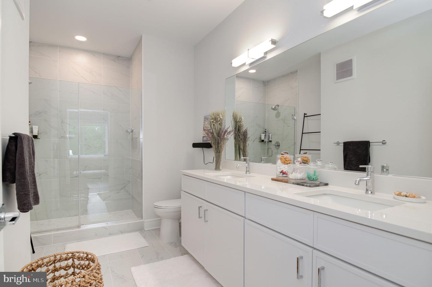 625 SLATERS LN #204, ALEXANDRIA, Virginia 22314, 3 Bedrooms Bedrooms, ,2 BathroomsBathrooms,Residential,For sale,625 SLATERS LN #204,VAAX2044854 MLS # VAAX2044854