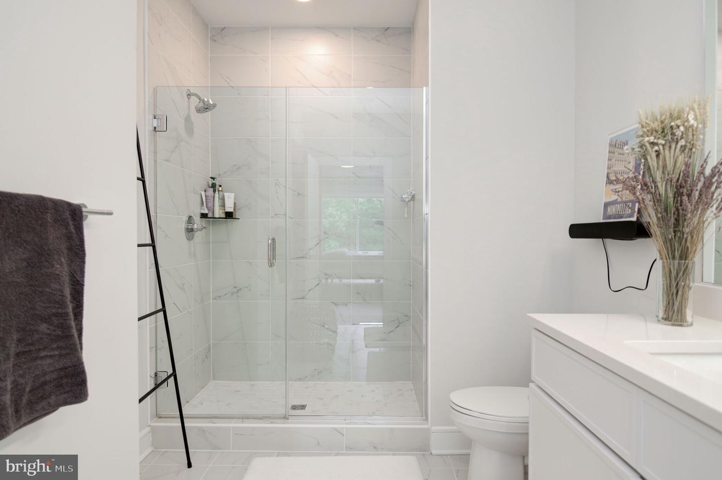 625 SLATERS LN #204, ALEXANDRIA, Virginia 22314, 3 Bedrooms Bedrooms, ,2 BathroomsBathrooms,Residential,For sale,625 SLATERS LN #204,VAAX2044854 MLS # VAAX2044854