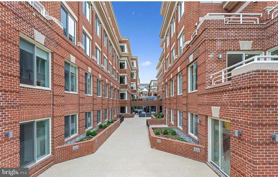625 SLATERS LN #204, ALEXANDRIA, Virginia 22314, 3 Bedrooms Bedrooms, ,2 BathroomsBathrooms,Residential,For sale,625 SLATERS LN #204,VAAX2044854 MLS # VAAX2044854