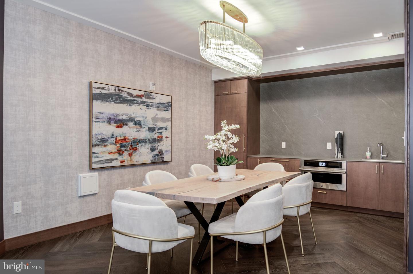 625 SLATERS LN #204, ALEXANDRIA, Virginia 22314, 3 Bedrooms Bedrooms, ,2 BathroomsBathrooms,Residential,For sale,625 SLATERS LN #204,VAAX2044854 MLS # VAAX2044854