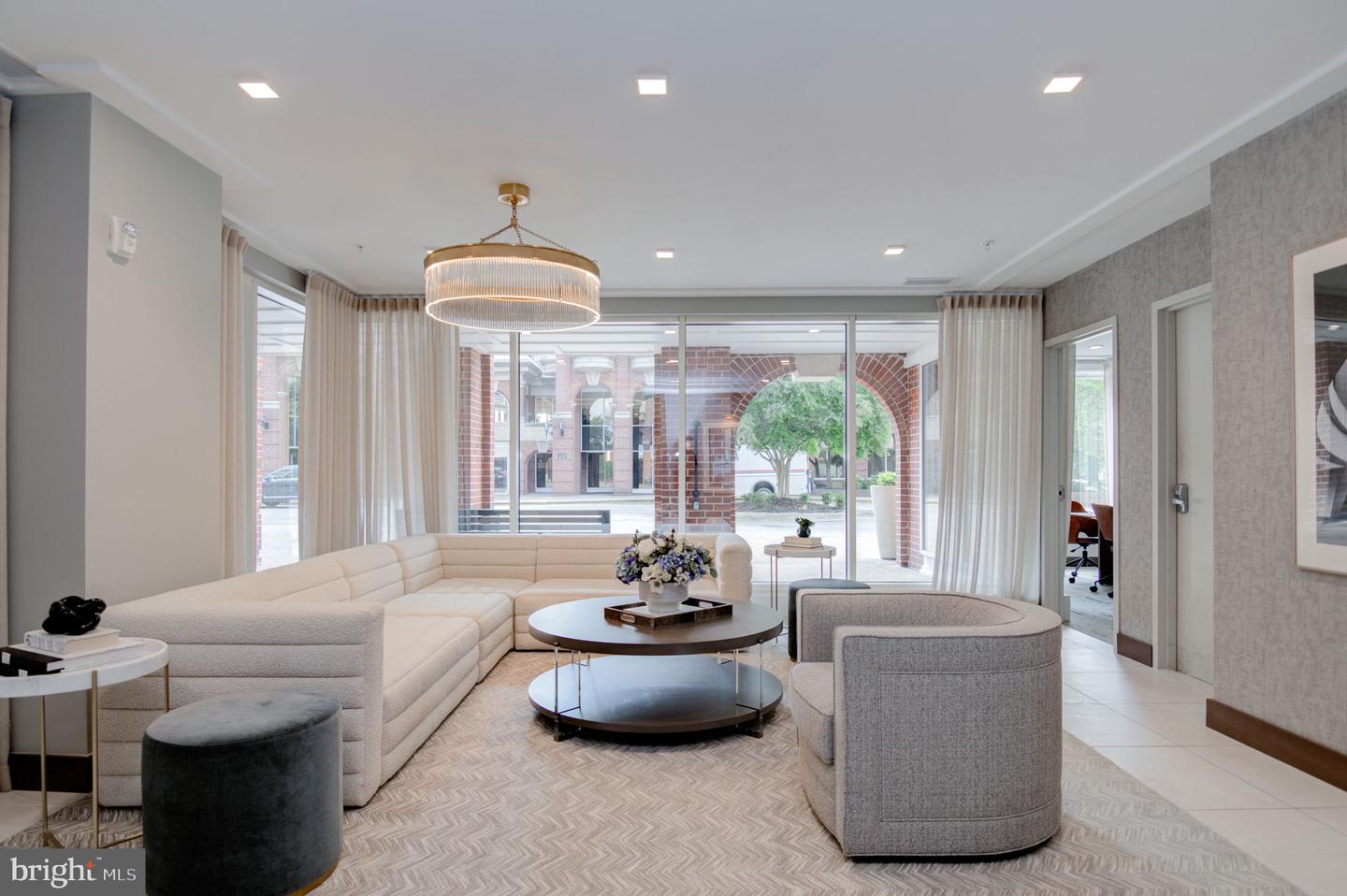 625 SLATERS LN #204, ALEXANDRIA, Virginia 22314, 3 Bedrooms Bedrooms, ,2 BathroomsBathrooms,Residential,For sale,625 SLATERS LN #204,VAAX2044854 MLS # VAAX2044854