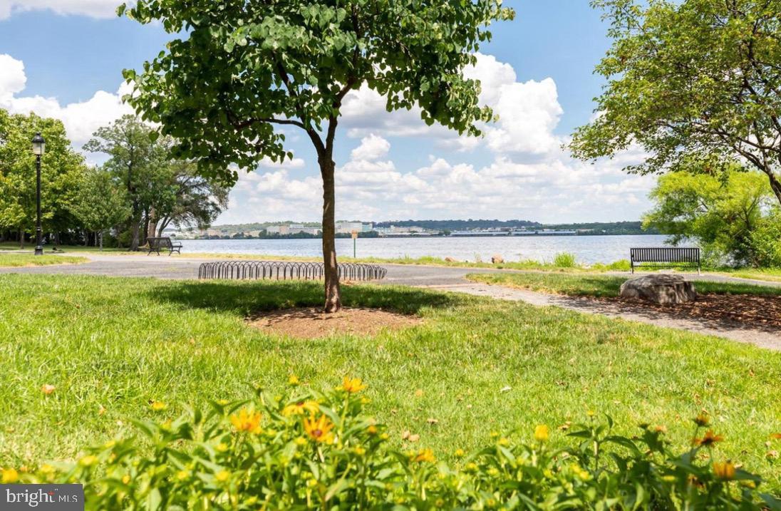 625 SLATERS LN #204, ALEXANDRIA, Virginia 22314, 3 Bedrooms Bedrooms, ,2 BathroomsBathrooms,Residential,For sale,625 SLATERS LN #204,VAAX2044854 MLS # VAAX2044854