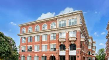 625 SLATERS LN #204, ALEXANDRIA, Virginia 22314, 3 Bedrooms Bedrooms, ,2 BathroomsBathrooms,Residential,For sale,625 SLATERS LN #204,VAAX2044854 MLS # VAAX2044854
