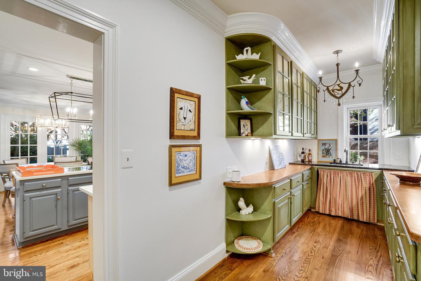 119 WOLFE ST, ALEXANDRIA, Virginia 22314, 6 Bedrooms Bedrooms, ,4 BathroomsBathrooms,Residential,For sale,119 WOLFE ST,VAAX2044858 MLS # VAAX2044858