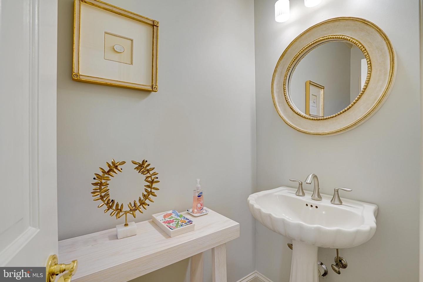 119 WOLFE ST, ALEXANDRIA, Virginia 22314, 6 Bedrooms Bedrooms, ,4 BathroomsBathrooms,Residential,For sale,119 WOLFE ST,VAAX2044858 MLS # VAAX2044858