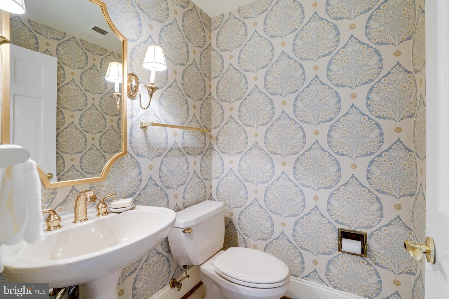119 WOLFE ST, ALEXANDRIA, Virginia 22314, 6 Bedrooms Bedrooms, ,4 BathroomsBathrooms,Residential,For sale,119 WOLFE ST,VAAX2044858 MLS # VAAX2044858