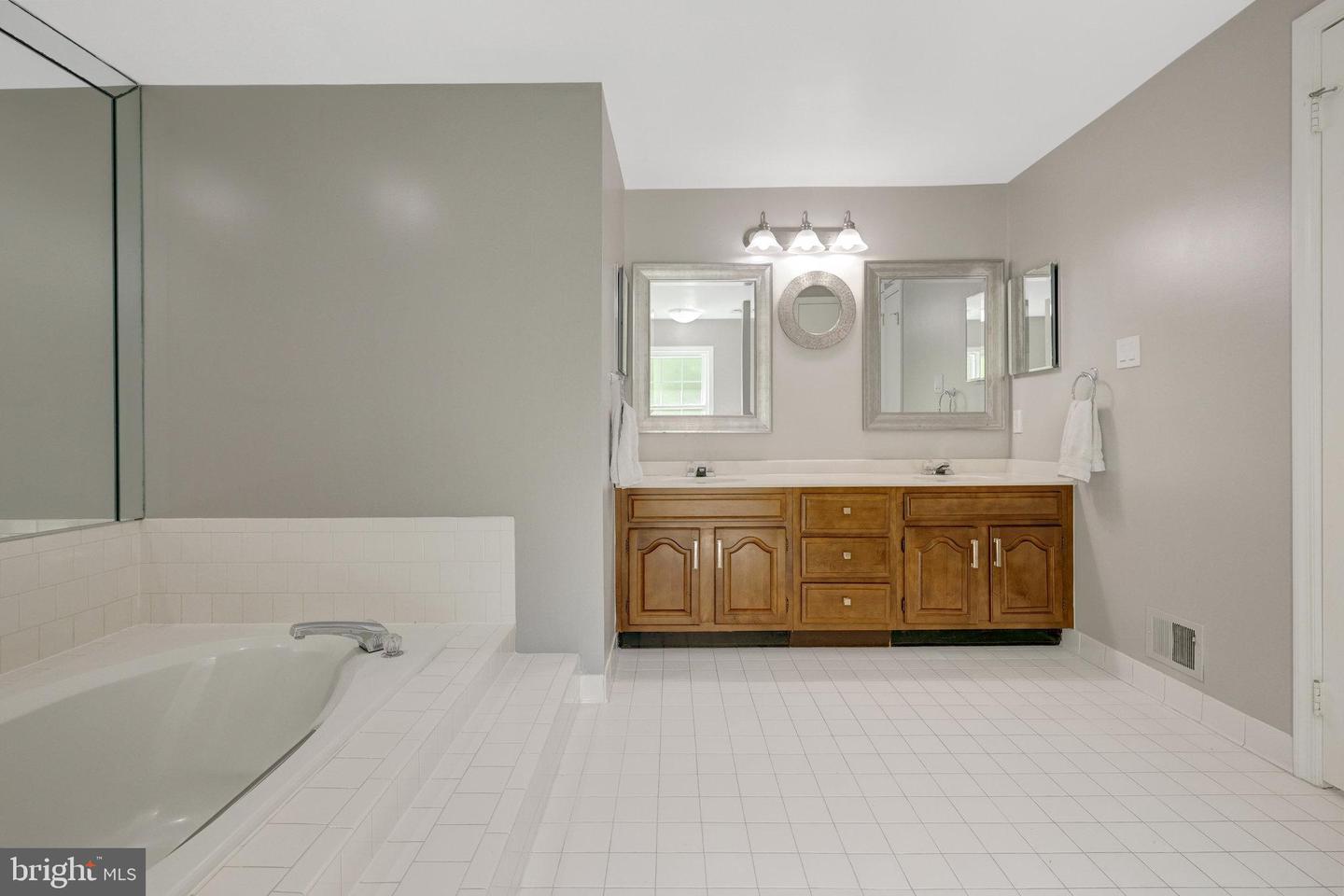 1301 BROOKDALE TER, VIENNA, Virginia 22182, 5 Bedrooms Bedrooms, ,4 BathroomsBathrooms,Residential,For sale,1301 BROOKDALE TER,VAFX2238208 MLS # VAFX2238208