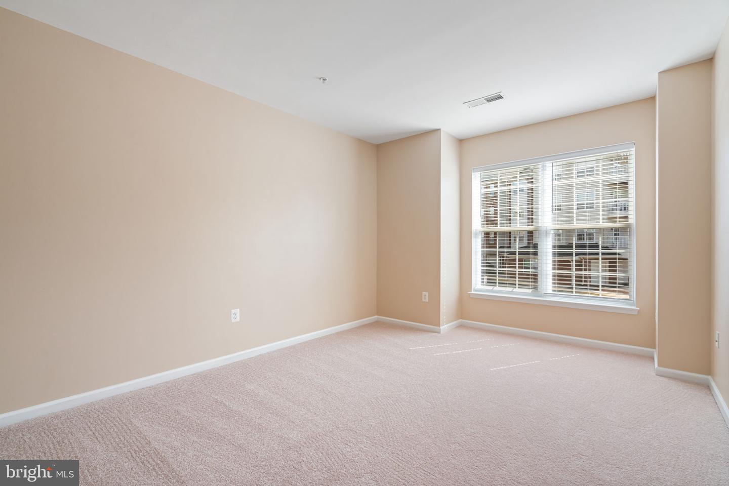9710 HANDERSON PL #UNIT 207, MANASSAS PARK, Virginia 20111, 2 Bedrooms Bedrooms, ,2 BathroomsBathrooms,Residential,For sale,9710 HANDERSON PL #UNIT 207,VAMP2003006 MLS # VAMP2003006