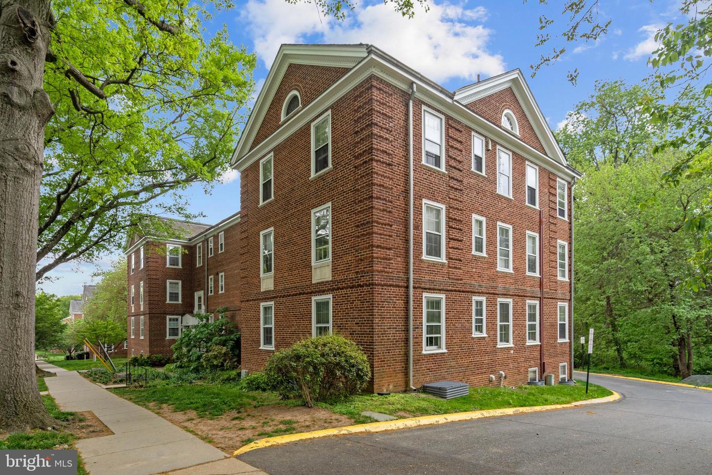 3770 39TH ST NW #E137, WASHINGTON, District Of Columbia 20016, 3 Bedrooms Bedrooms, ,1 BathroomBathrooms,Residential,For sale,3770 39TH ST NW #E137,DCDC2198688 MLS # DCDC2198688