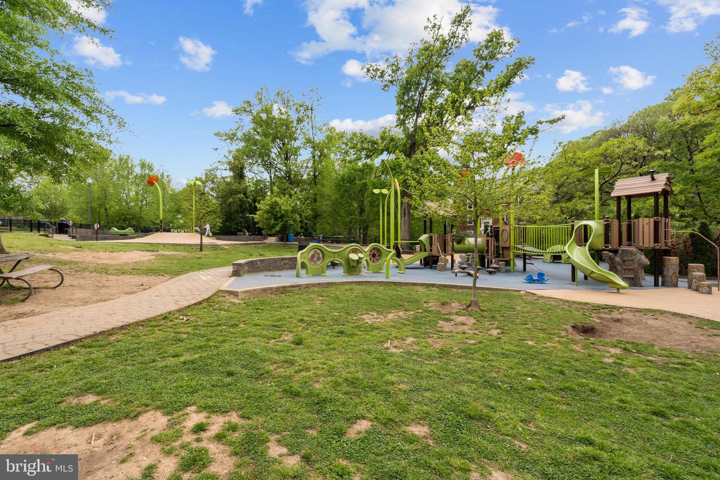 3770 39TH ST NW #E137, WASHINGTON, District Of Columbia 20016, 3 Bedrooms Bedrooms, ,1 BathroomBathrooms,Residential,For sale,3770 39TH ST NW #E137,DCDC2198688 MLS # DCDC2198688