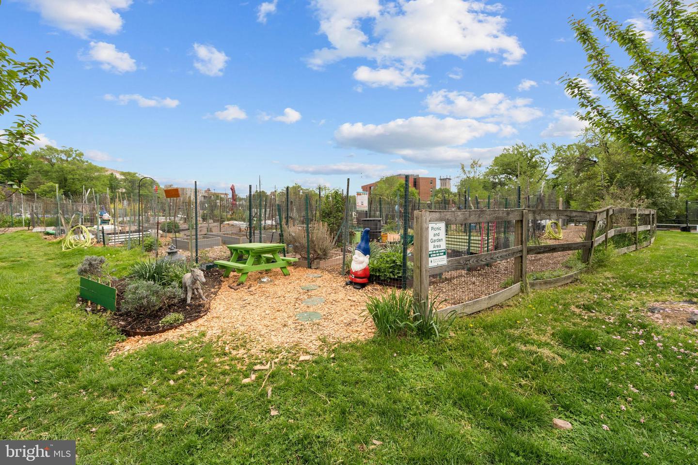3770 39TH ST NW #E137, WASHINGTON, District Of Columbia 20016, 3 Bedrooms Bedrooms, ,1 BathroomBathrooms,Residential,For sale,3770 39TH ST NW #E137,DCDC2198688 MLS # DCDC2198688