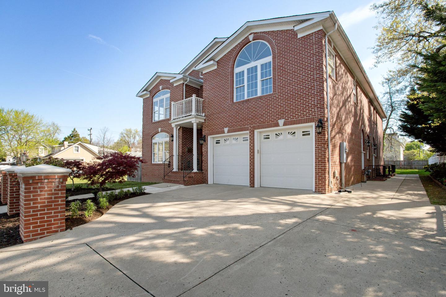 1615 S OAKLAND ST, ARLINGTON, Virginia 22204, 7 Bedrooms Bedrooms, ,5 BathroomsBathrooms,Residential,For sale,1615 S OAKLAND ST,VAAR2056936 MLS # VAAR2056936