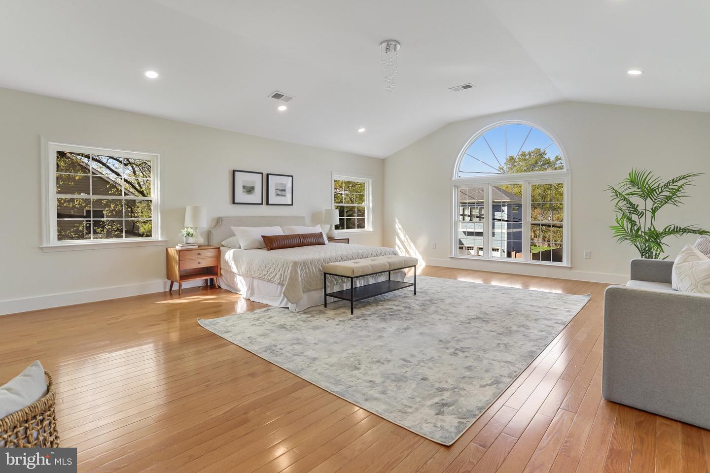 1615 S OAKLAND ST, ARLINGTON, Virginia 22204, 7 Bedrooms Bedrooms, ,5 BathroomsBathrooms,Residential,For sale,1615 S OAKLAND ST,VAAR2056936 MLS # VAAR2056936