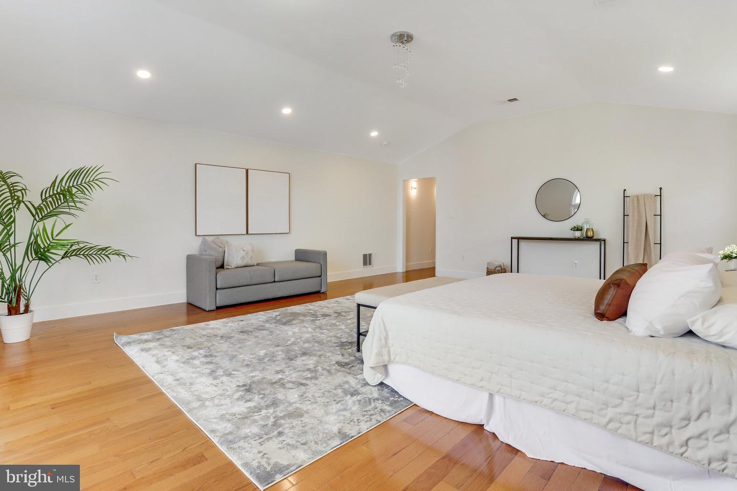 1615 S OAKLAND ST, ARLINGTON, Virginia 22204, 7 Bedrooms Bedrooms, ,5 BathroomsBathrooms,Residential,For sale,1615 S OAKLAND ST,VAAR2056936 MLS # VAAR2056936