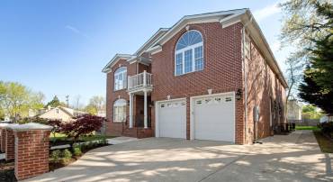 1615 S OAKLAND ST, ARLINGTON, Virginia 22204, 7 Bedrooms Bedrooms, ,5 BathroomsBathrooms,Residential,For sale,1615 S OAKLAND ST,VAAR2056936 MLS # VAAR2056936