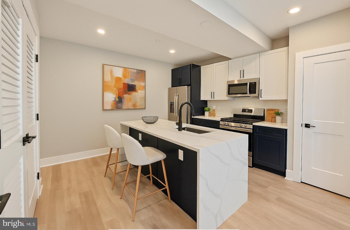 1806 D ST NE #4, WASHINGTON, District Of Columbia 20002, 2 Bedrooms Bedrooms, ,1 BathroomBathrooms,Residential,For sale,1806 D ST NE #4,DCDC2198740 MLS # DCDC2198740