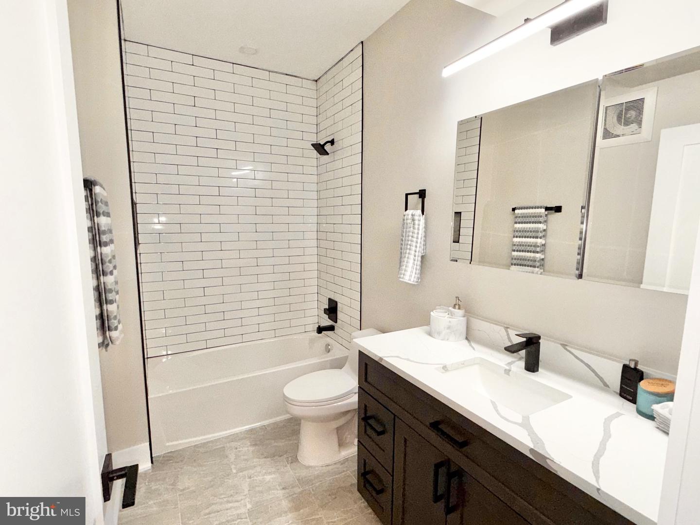1806 D ST NE #4, WASHINGTON, District Of Columbia 20002, 2 Bedrooms Bedrooms, ,1 BathroomBathrooms,Residential,For sale,1806 D ST NE #4,DCDC2198740 MLS # DCDC2198740