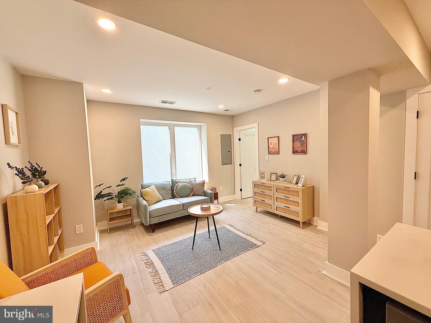 1806 D ST NE #1, WASHINGTON, District Of Columbia 20002, 2 Bedrooms Bedrooms, ,1 BathroomBathrooms,Residential,For sale,1806 D ST NE #1,DCDC2198752 MLS # DCDC2198752