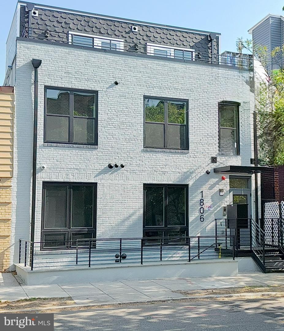 1806 D ST NE #1, WASHINGTON, District Of Columbia 20002, 2 Bedrooms Bedrooms, ,1 BathroomBathrooms,Residential,For sale,1806 D ST NE #1,DCDC2198752 MLS # DCDC2198752