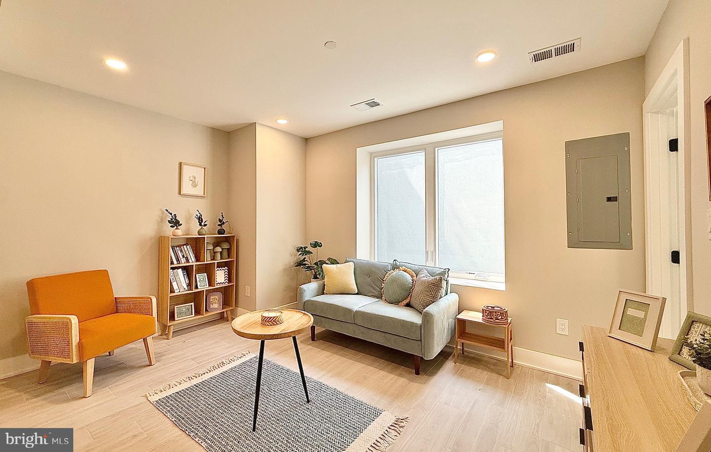 1806 D ST NE #1, WASHINGTON, District Of Columbia 20002, 2 Bedrooms Bedrooms, ,1 BathroomBathrooms,Residential,For sale,1806 D ST NE #1,DCDC2198752 MLS # DCDC2198752