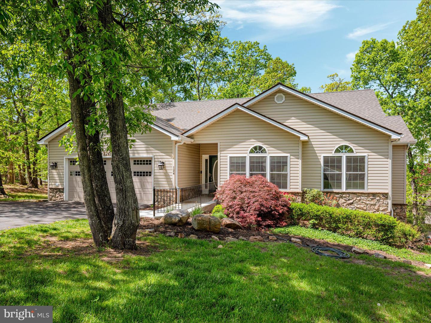 124 DOWNHILL CIR, CROSS JUNCTION, Virginia 22625, 3 Bedrooms Bedrooms, ,2 BathroomsBathrooms,Residential,For sale,124 DOWNHILL CIR,VAFV2033872 MLS # VAFV2033872